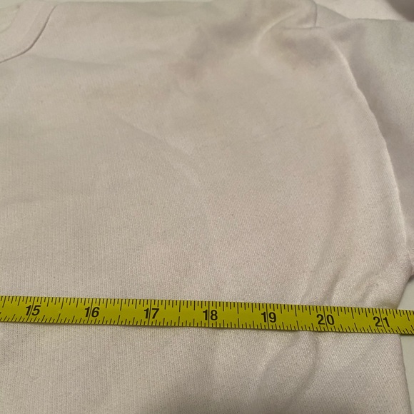 White oversized crewneck sweatshirt. - Picture 3 of 3